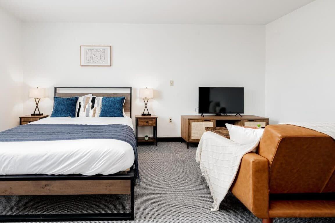 Cozysuites Cwe Stylish Queen With Microwave&Fridge Tower Grove Экстерьер фото
