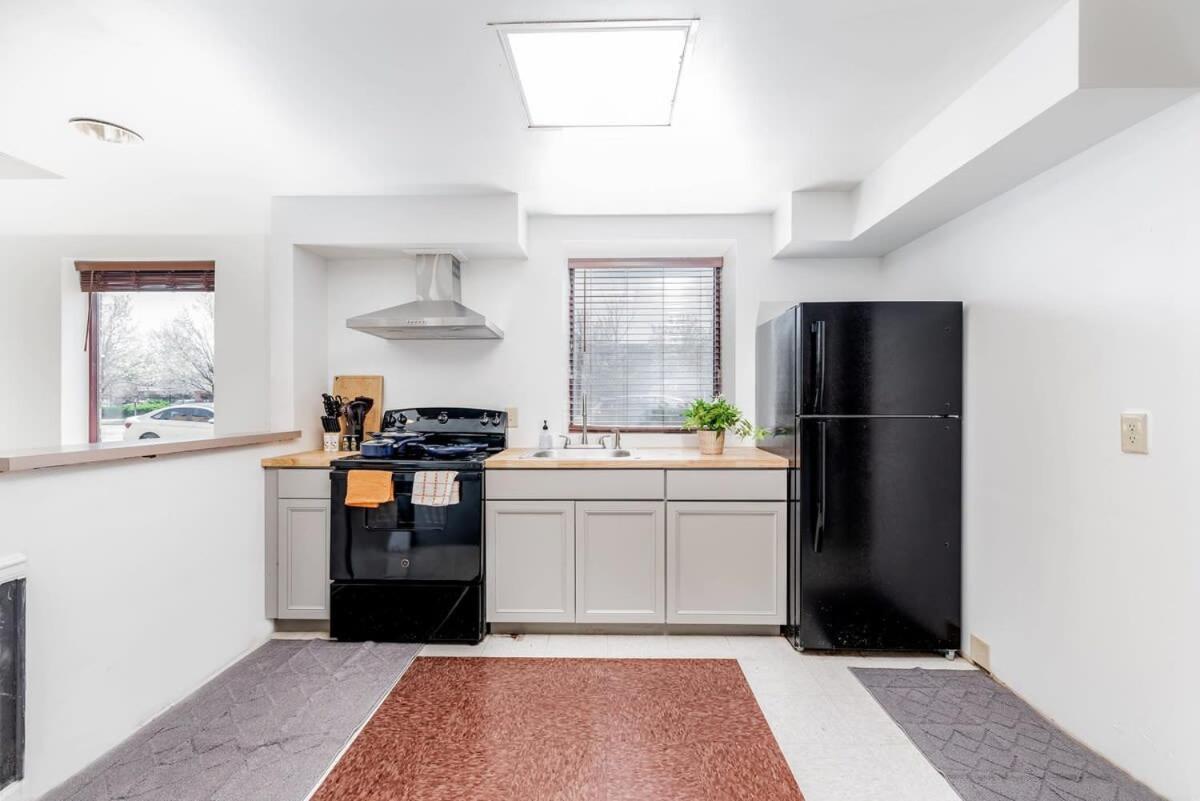 Cozysuites Cwe Stylish Queen With Microwave&Fridge Tower Grove Экстерьер фото